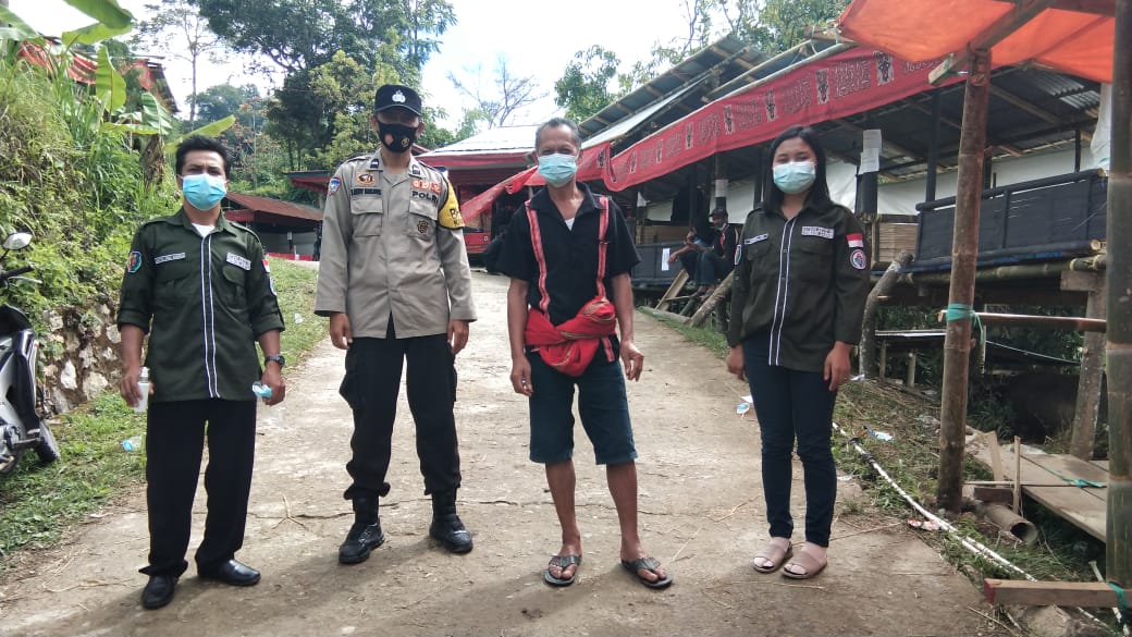 Bhabinkamtibmas Bersama Satgas Lakukan Pengawasan Prokes dan Himbauan Rambu Solo’