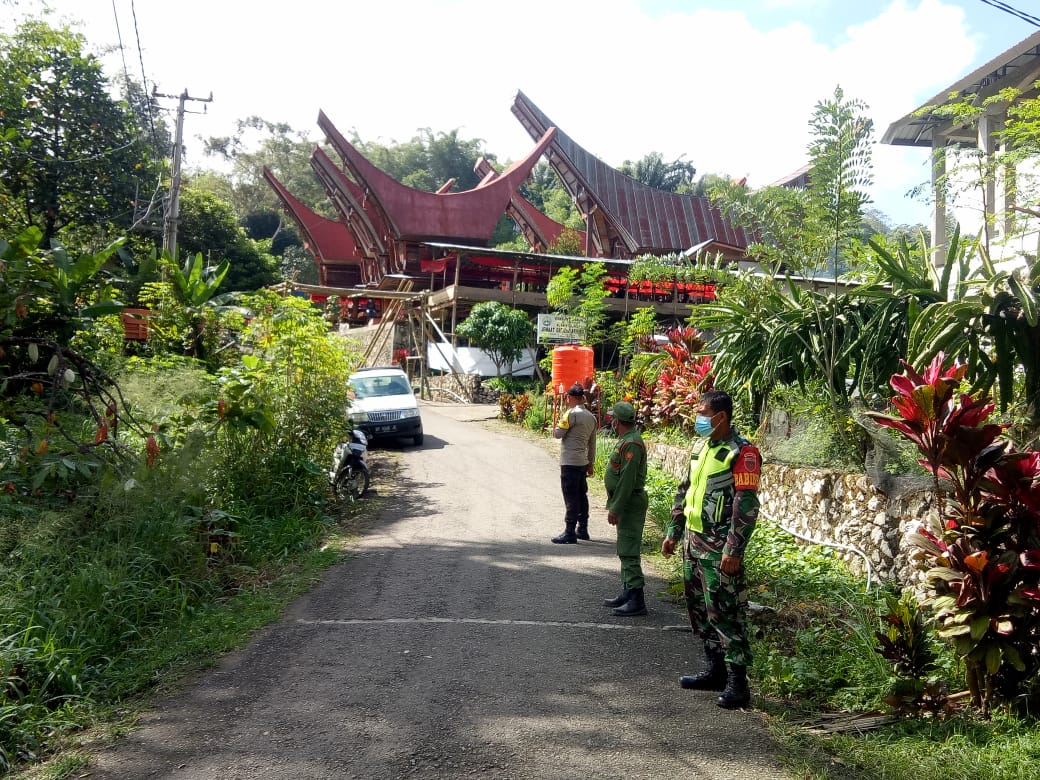Bhabinkamtibmas Pengawasan Penerapan Protokol Kesehatan Pada Pesta Rambu Solo’