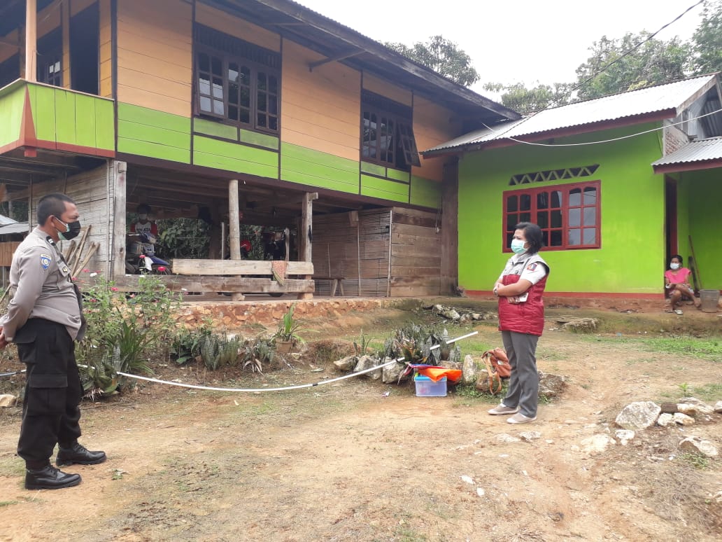 Bhabinkamtibmas dan Team PKM Tumbang Datu sangalla Utara melakukan Tracking