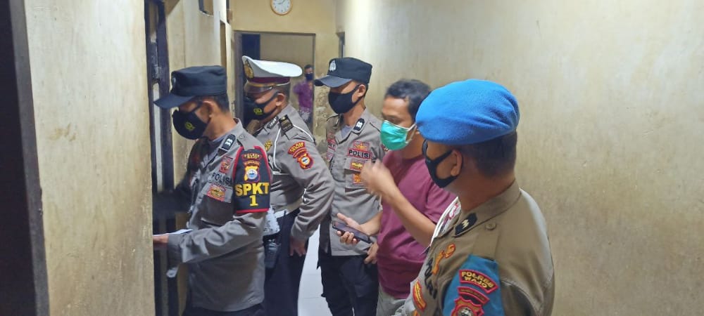 GIAT RUTIN SAT TAHTI POLRES WAJO YAITU MELAKSANAKAN TUGAS PENGECEKAN TAHANAN
