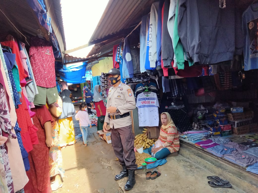 Personil Polsek Marang Lakukan Pengamanan Pasar Rakyat