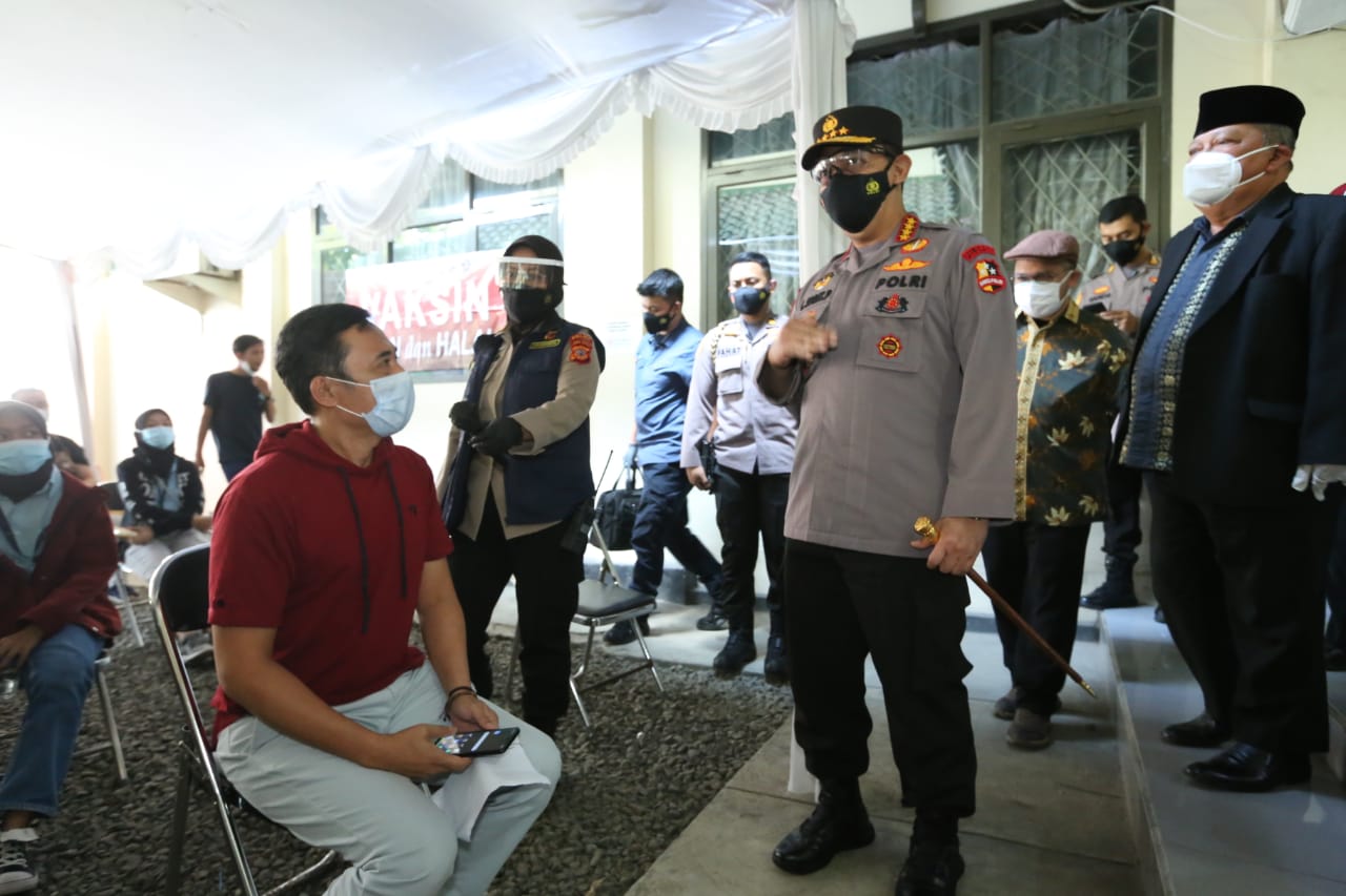 Kapolri Minta Semua Elemen Masyarakat Berkolaborasi Percepat Vaksinasi Covid-19