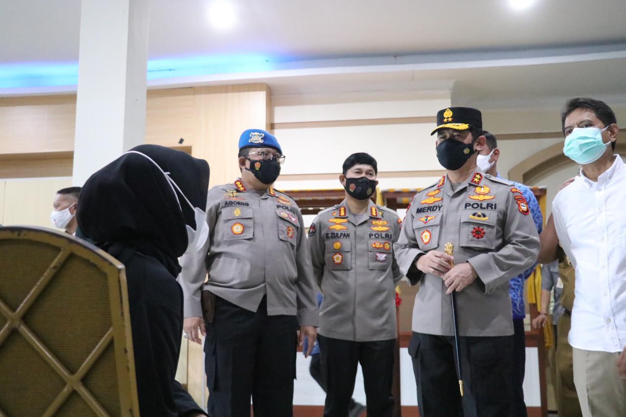 Kapolda Sulsel Tinjau Gerakan Vaksinasi Sinergitas Mahasiswa – Pelajar Bersama Polri di UIN Alauddin