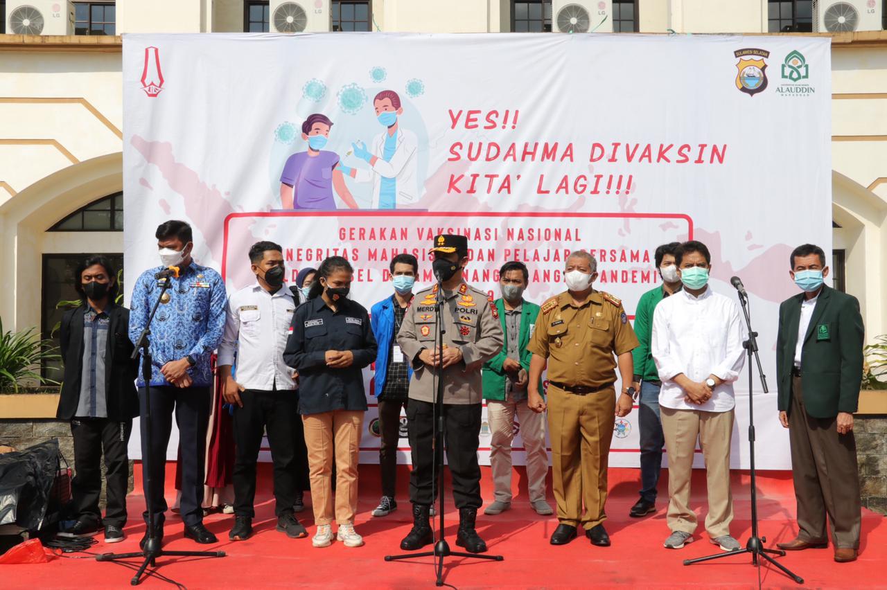 Kapolda Sulsel Tinjau Gerakan Vaksinasi Sinergitas Mahasiswa – Pelajar Bersama Polri di UIN Alauddin