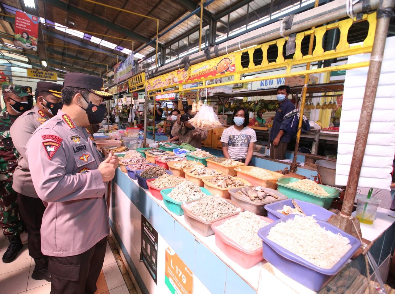 Tinjau Posko Pasar Modern BSD, Kapolri Ingin Prokes Ditegakkan Guna Menurunkan Level PPKM
