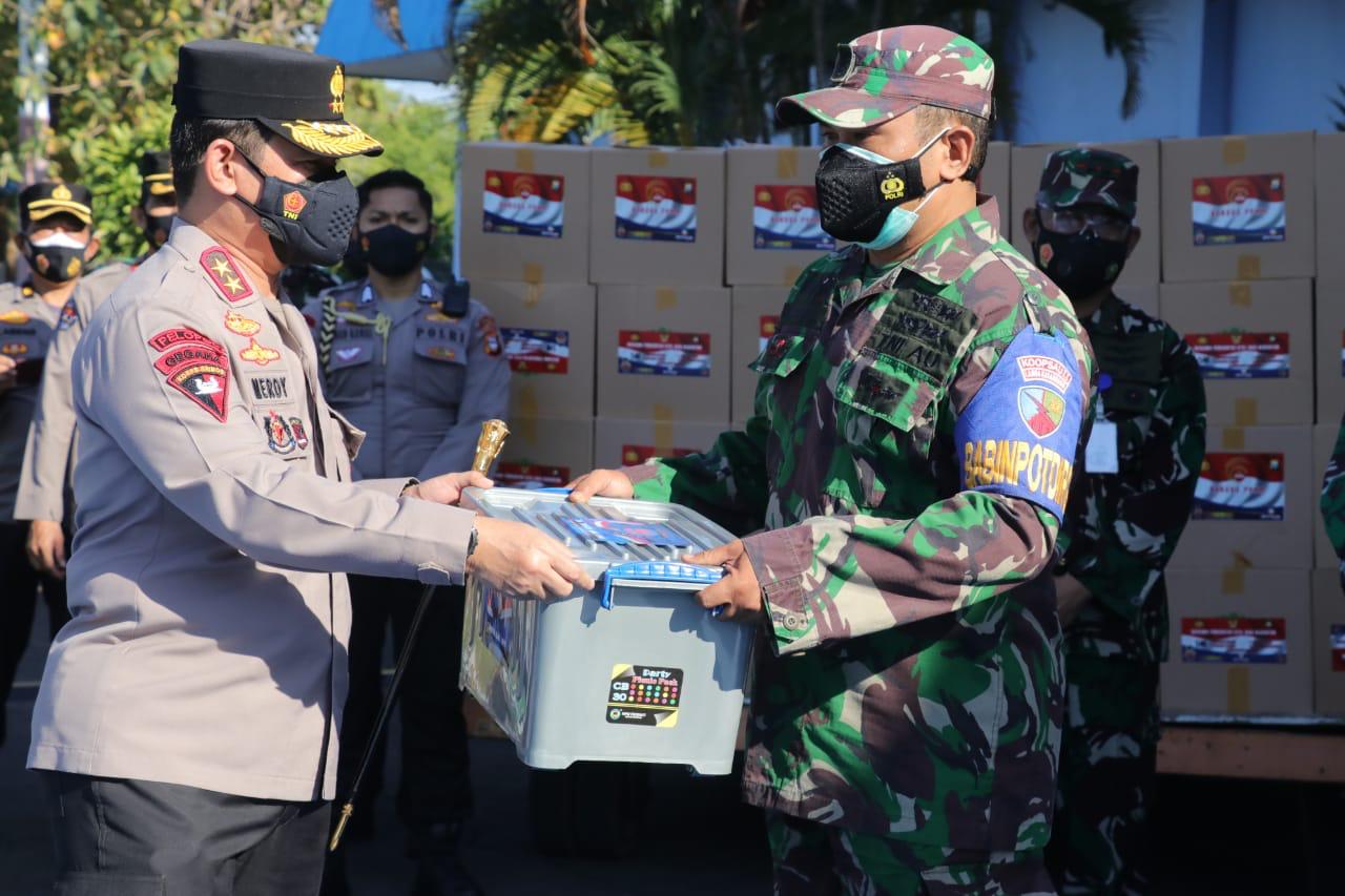 Alumni Akabri 1991 di Sulsel Bagikan Paket Sembako, Masyarakat Senang