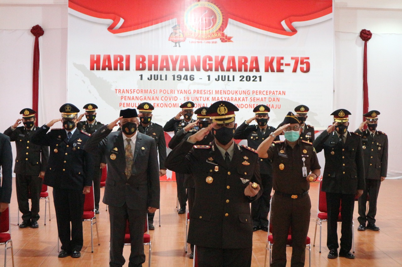 PRESIDEN REPUBLIK INDONESIA IR. JOKO WIDODO, MEMIMPIN UPACARA PERINGATAN HARI BHAYANGKARA KE-75 SECARA VIRTUAL