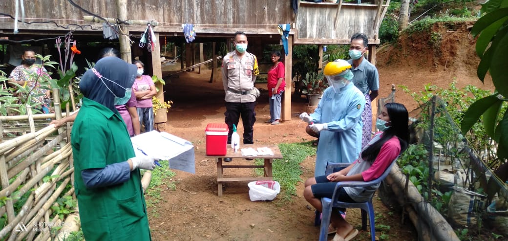 Bhabinkamtibmas dan Team Tracer 3T Kabupaten Tana Toraja melakukan Tracking