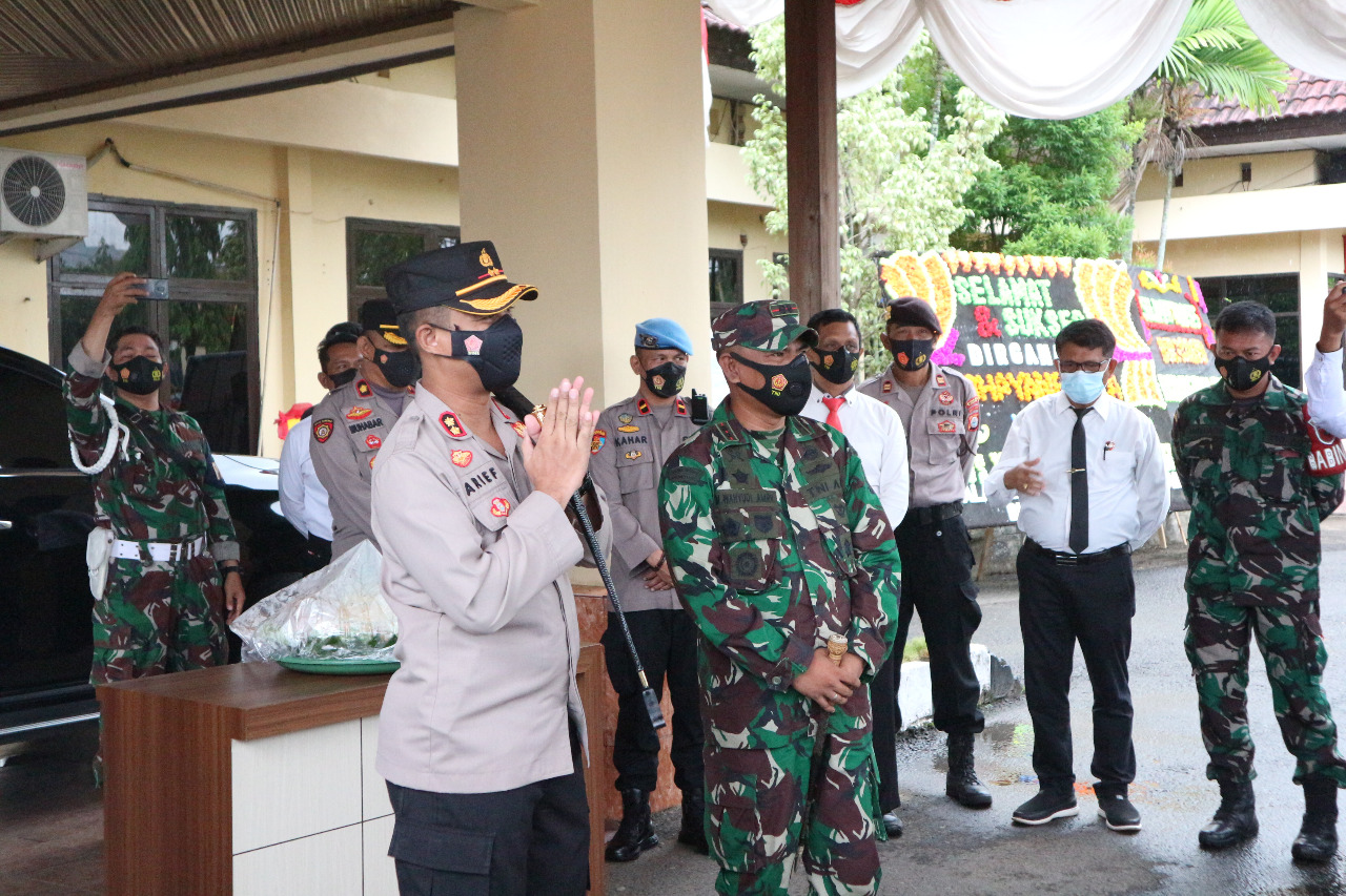 Dandim dan Belasan Prajurit TNI Kodim 1404/Pinrang Serbu Markas Polres Pinrang, Ada Apa ?