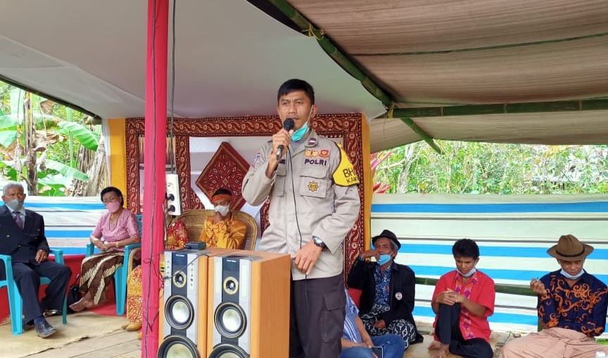 Bhabinkamtibmas Polsek Mengkendek Melaksanakan Sambang (3T) di wilayah binaan