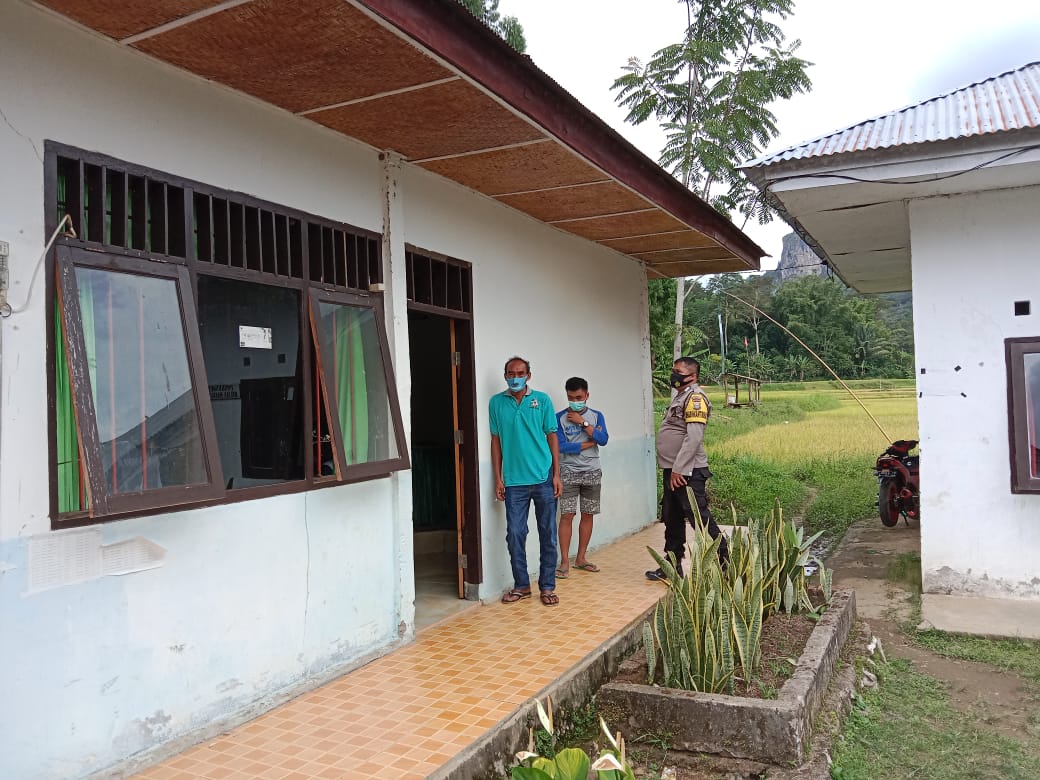 Bhabinkamtibmas Polsek Mengkendek Melaksanakan Sambang (3T) di wilayah binaan