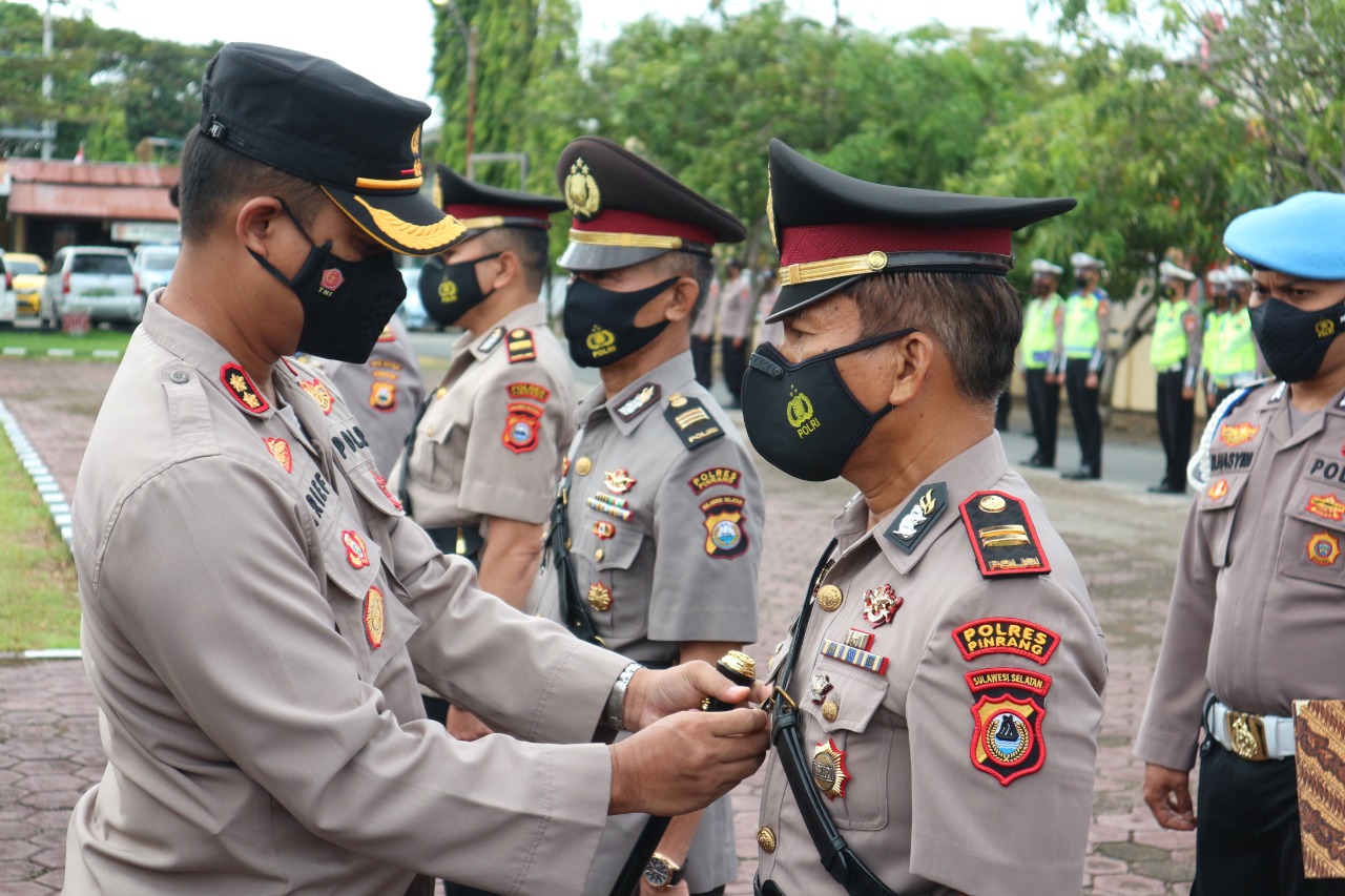 Kapolres Pinrang Pimpin Serah Terima Jabatan 12 Perwira Di Lingkungan Polres Pinrang