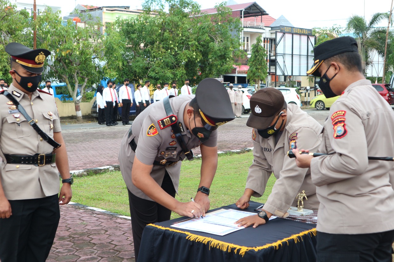 Kapolres Pinrang Pimpin Serah Terima Jabatan 12 Perwira Di Lingkungan Polres Pinrang