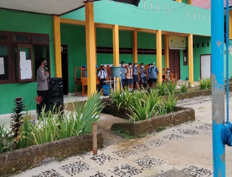 Sampaikan 5M, Bhabinkambtimas Sambang Di Kantor Lembang Tiroan