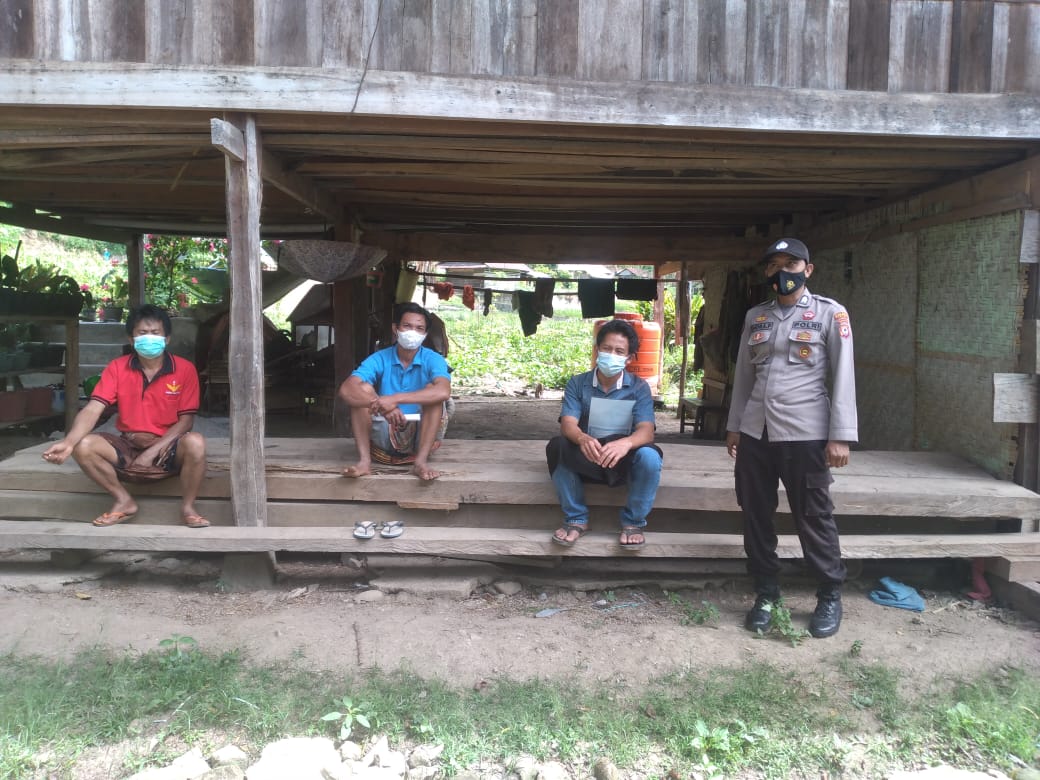 Sampaikan 5M, Bhabinkambtimas Sambang Di Kantor Lembang Tiroan