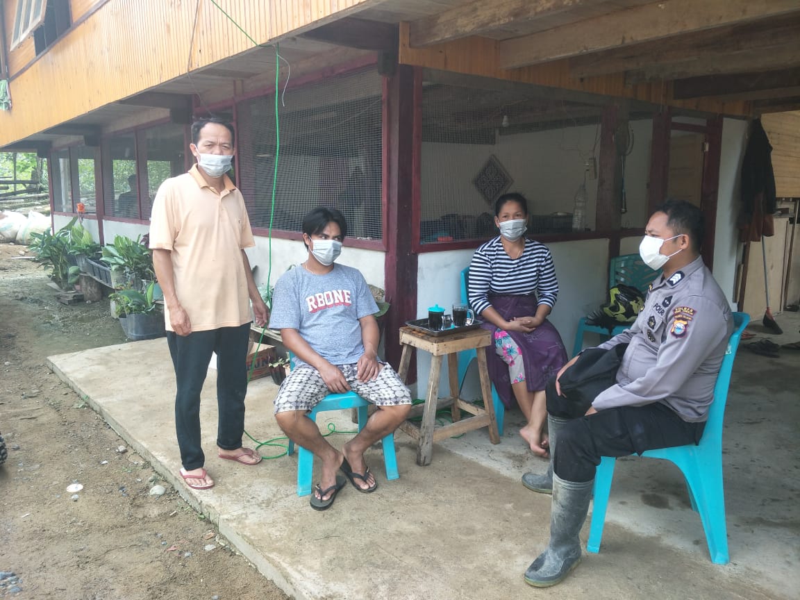 Trecer 3T, Bhabinkamtibmas bersama Babinsa dan PKM Makale melakukan Testing Swab PCR