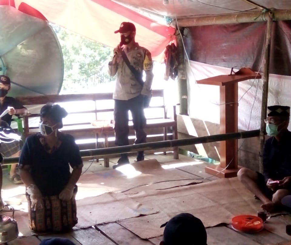 Trecer 3T, Bhabinkamtibmas bersama Babinsa dan PKM Makale melakukan Testing Swab PCR