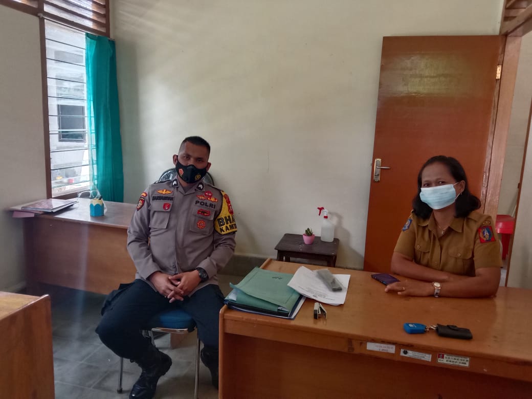 Trecer 3T, Bhabinkamtibmas bersama Babinsa dan PKM Makale melakukan Testing Swab PCR