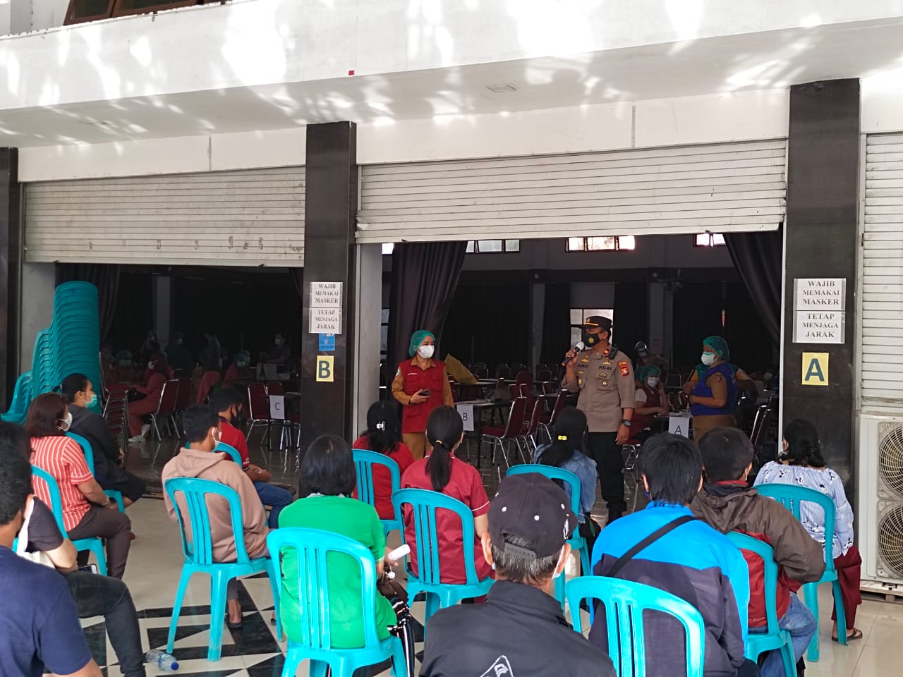 Trecer 3T, Bhabinkamtibmas bersama Babinsa dan PKM Makale melakukan Testing Swab PCR