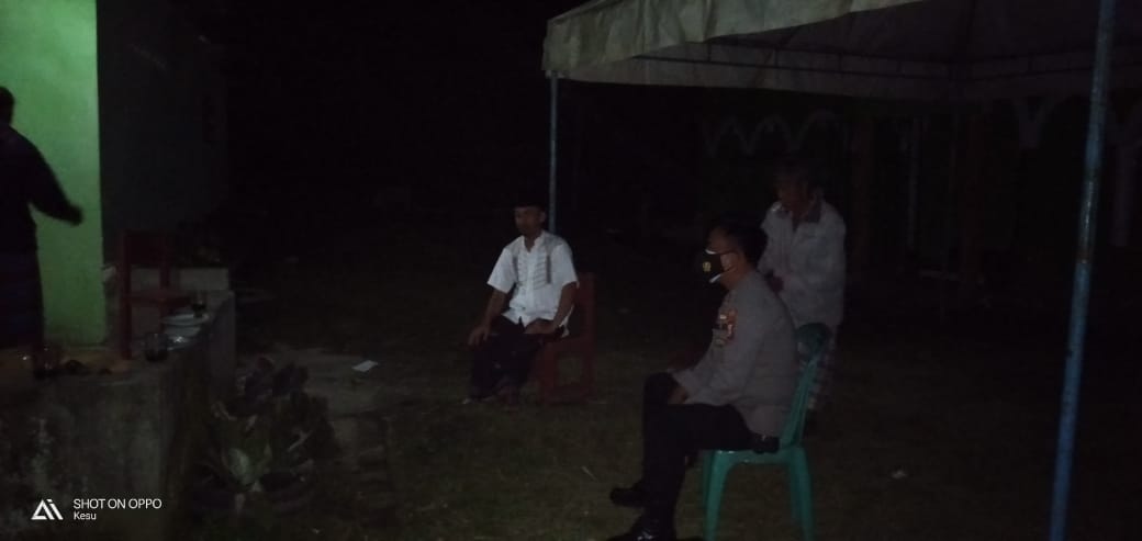 Bhabinkamtibmas Bersama Pemkab Tana Toraja Melakukan Normalisasi Penataan Pasar