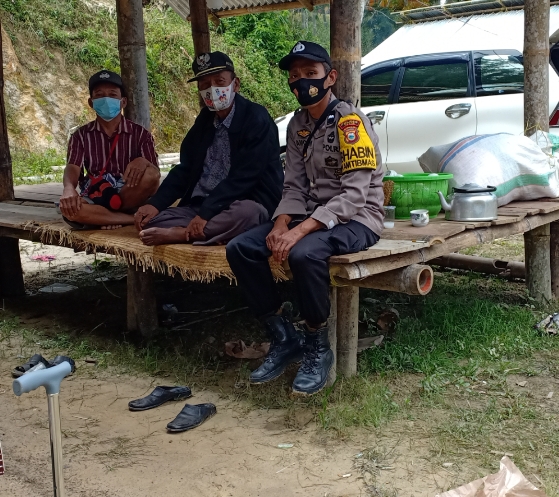 Trecer 3T, Bhabinkamtibmas bersama Babinsa dan PKM Makale melakukan Testing Swab PCR