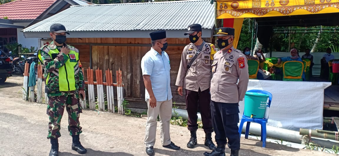 Trecer 3T, Bhabinkamtibmas bersama Babinsa dan PKM Makale melakukan Testing Swab PCR