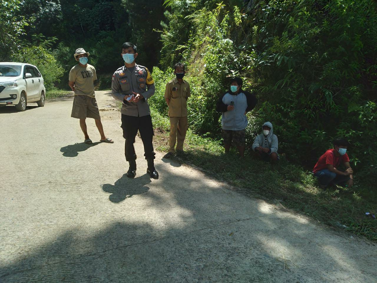 Bhabinkamtibmas Bersama Pemkab Tana Toraja Melakukan Normalisasi Penataan Pasar