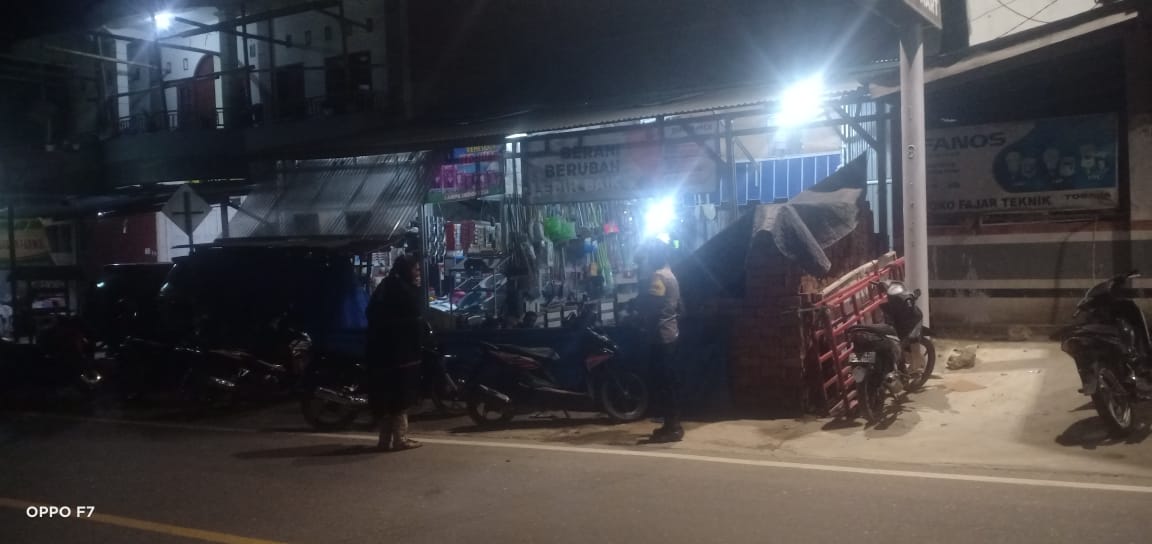 Kapolsek Saluputti dan Satgas Covid 19 Lakukan Pengawasan dan Himbauan di acara Rambu Solo’