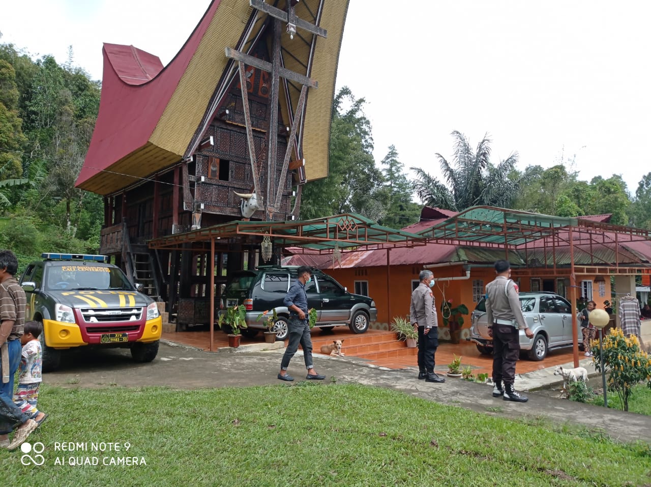 Kapolsek Saluputti dan Satgas Covid 19 Lakukan Pengawasan dan Himbauan di acara Rambu Solo’