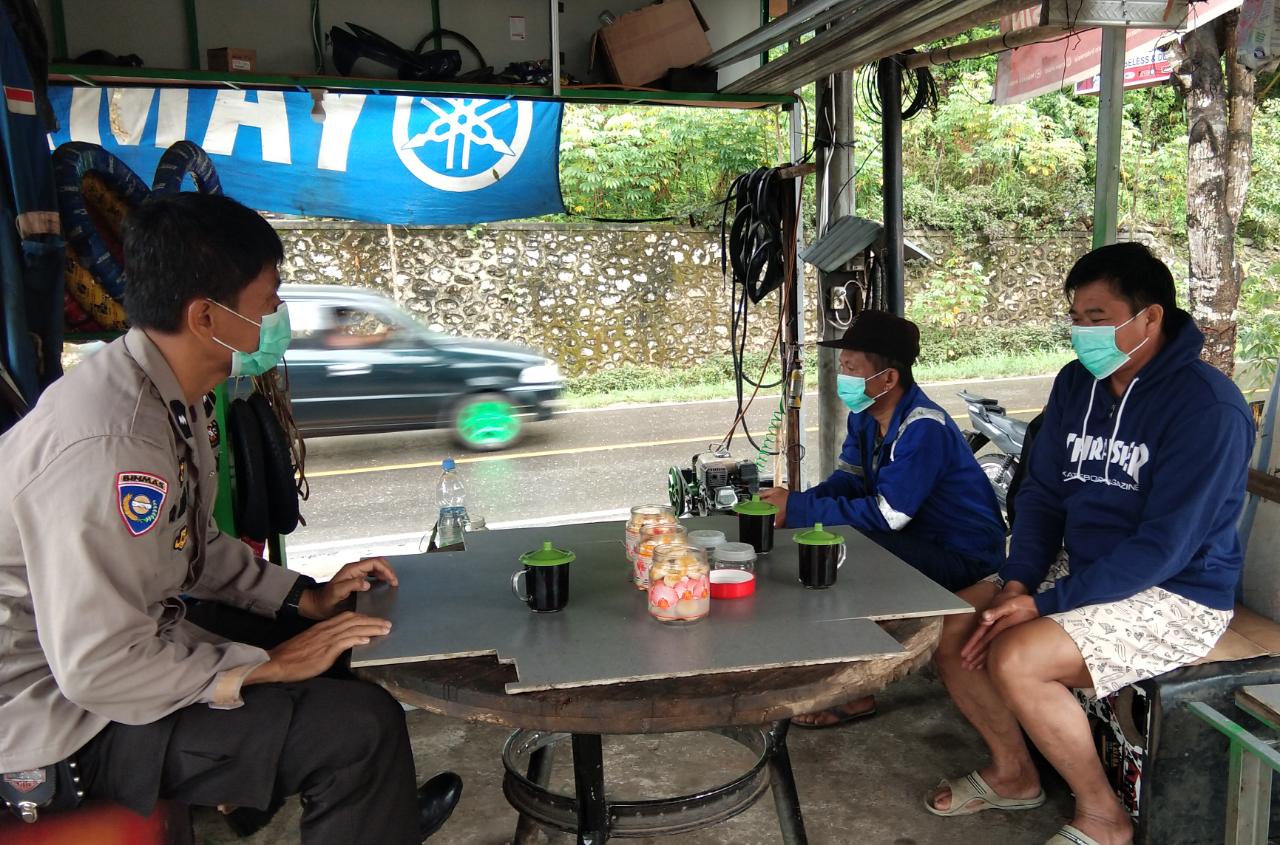 Kapolsek Saluputti dan Satgas Covid 19 Lakukan Pengawasan dan Himbauan di acara Rambu Solo’