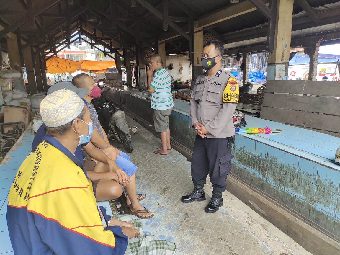 Kapolsek Saluputti dan Satgas Covid 19 Lakukan Pengawasan dan Himbauan di acara Rambu Solo’