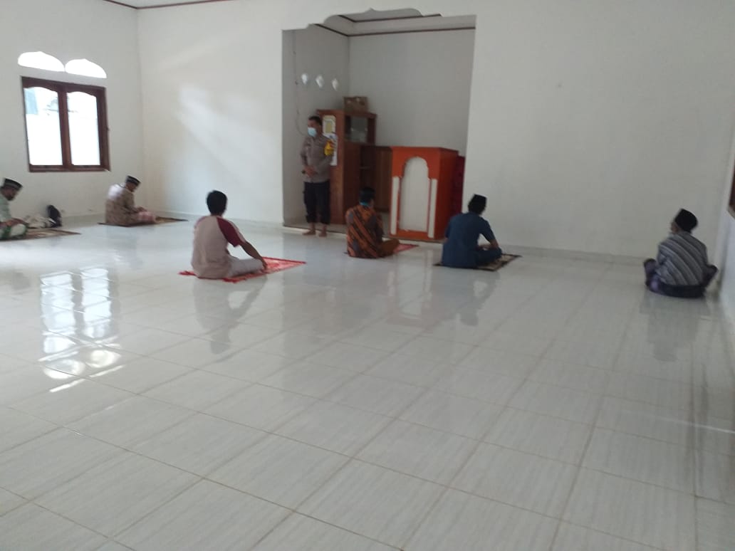 Bhabinkambtimas Polsek Saluputti melakukan sambang di Dusun Pangdo