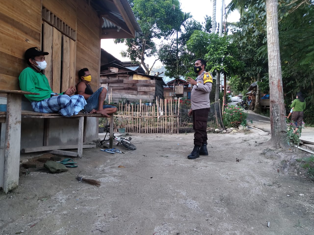 Bhabinkambtimas Polsek Saluputti melakukan sambang di Dusun Pangdo