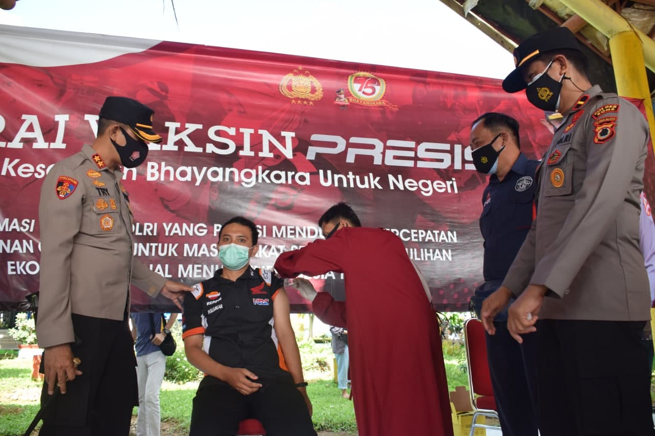 Kapolres Bone Tinjau Serbuan Vaksinasi di Gerai Vaksin Terminal Palakka