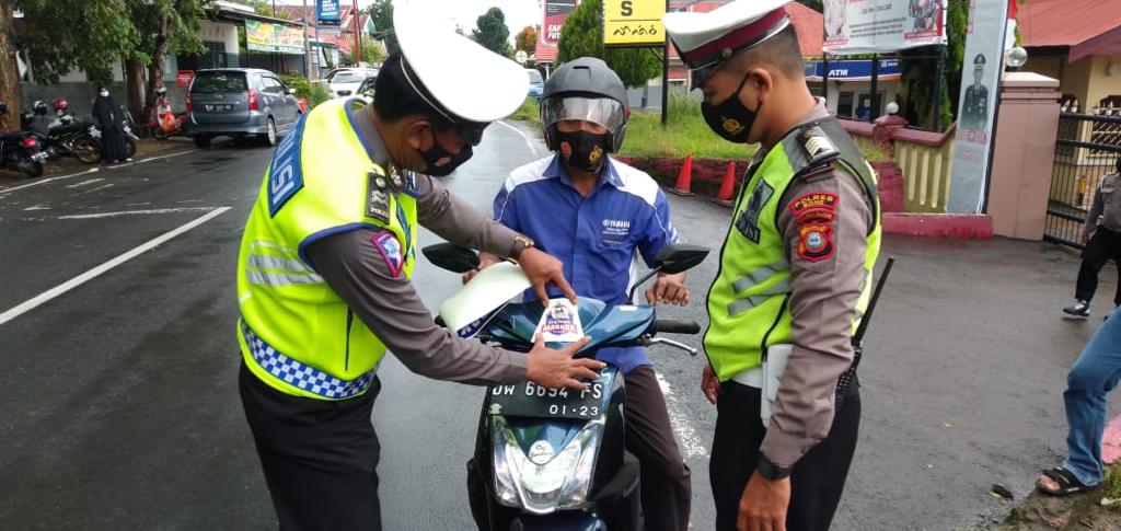 Himbau Masyarakat Untuk Menggunakan Masker, Polantas Bone Gelar Operasi Yustisi