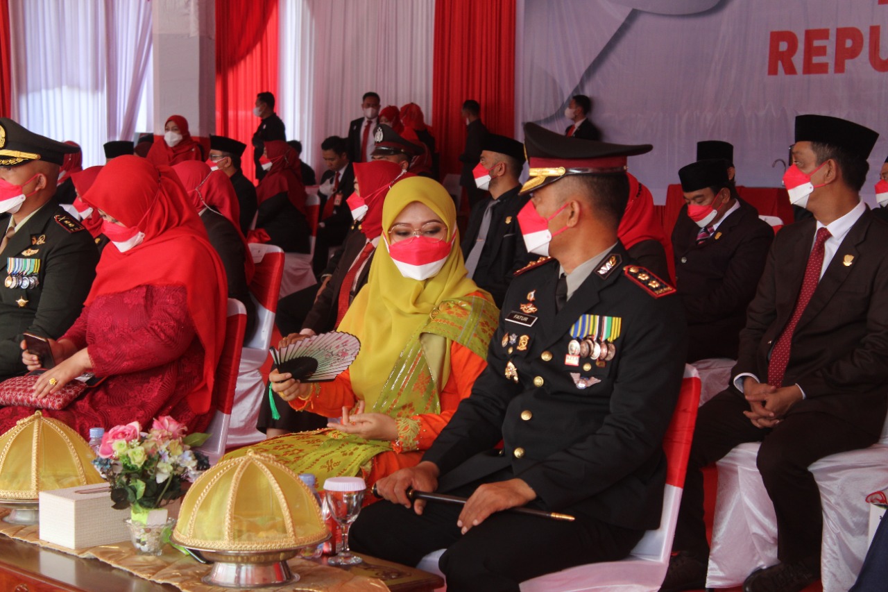 Kapolres Maros Hadiri Upacara Peringatan HUT RI Ke 76 Di Lapangan Palantikkang