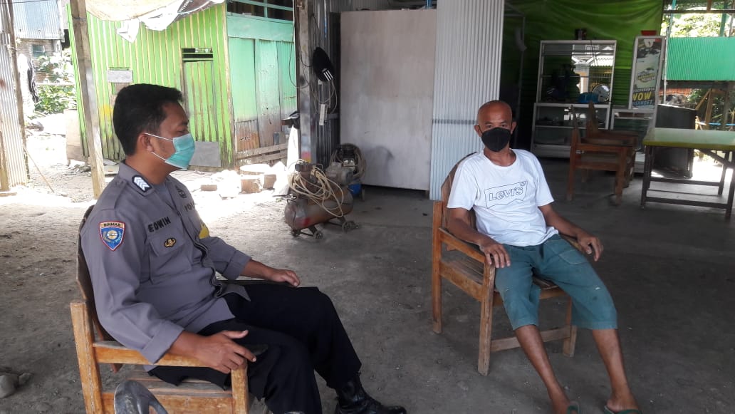 Sambangi Warga Bhabinkamtibmas Polsek Segeri Himbau Protokol Kesehatan