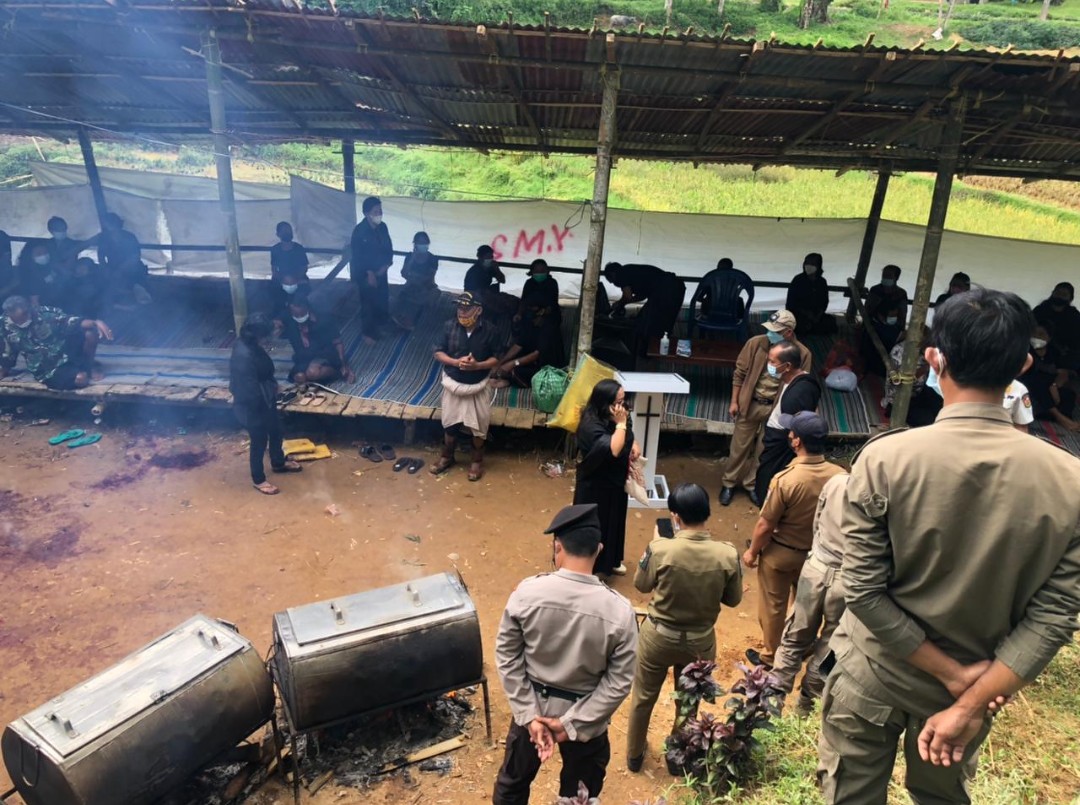 Berpotensi Timbulkan Kerumunan Polres Toraja Utara Bersama Satgas Covid-19 Hentikan Kegiatan Masyarakat
