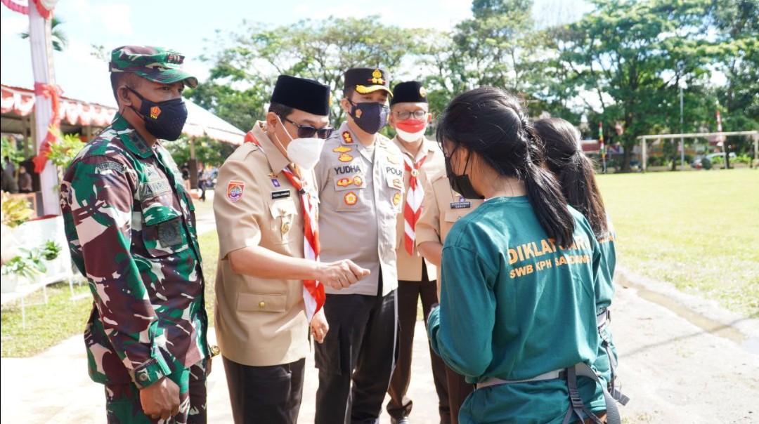 KAPOLRES TORUT HADIRI UPACARA PERINGATAN HARI PRAMUKA KE 60 DI LAPANGAN BAKTI