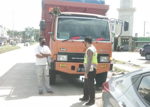 Bhabinkamtibmas Polsek Segeri Amankan Giat Vaksinasi