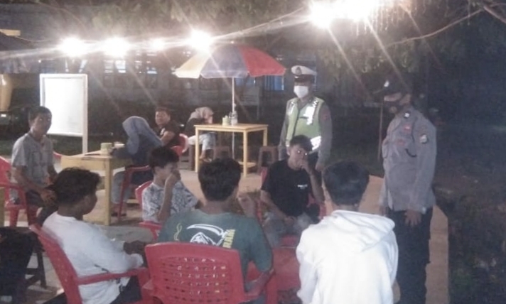 Sambangi Warga Bhabinkamtibmas Polsek Segeri Himbau Protokol Kesehatan