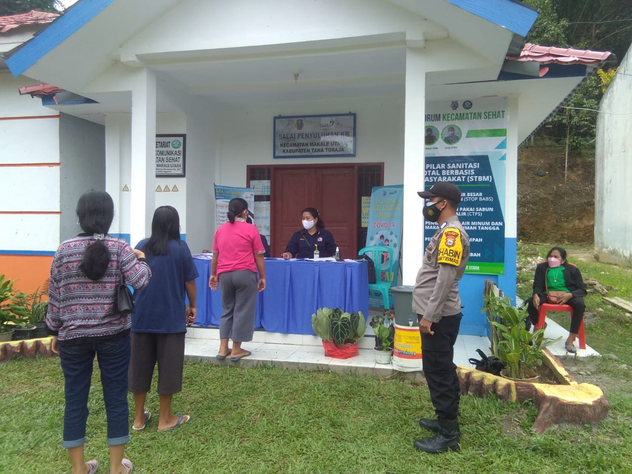 Bhabinkamtibmas Polsek Sangalla Kunjungi Usaha Mikro Kecil di Wilayah Binaan