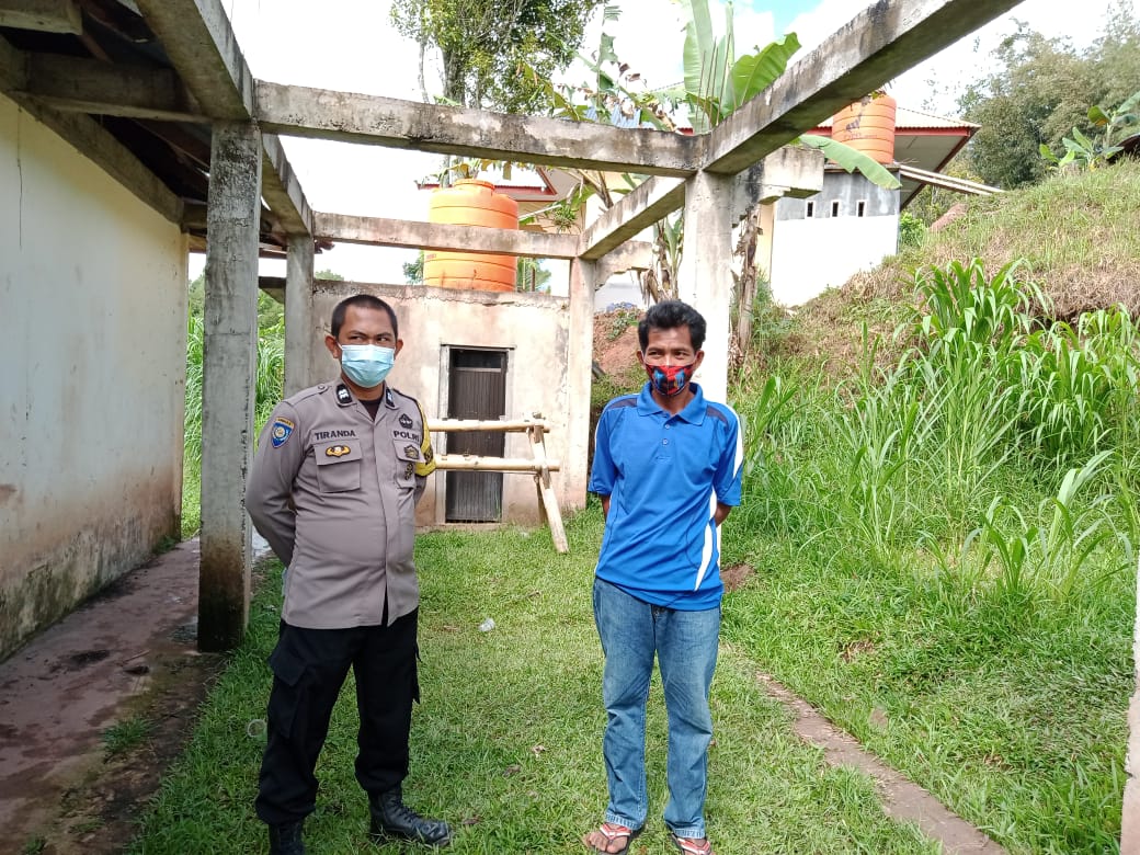 Bhabinkamtibmas Polsek Sangalla Kunjungi Usaha Mikro Kecil di Wilayah Binaan