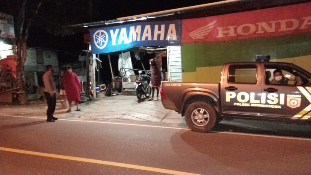 Bhabinkamtibmas Polsek Mengkendek Door to door di wilayah binaan