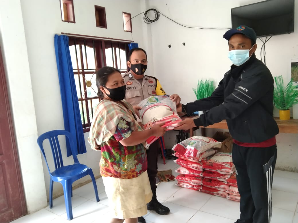 Bhabinkamtibmas Polsek Sangalla Kunjungi Usaha Mikro Kecil di Wilayah Binaan