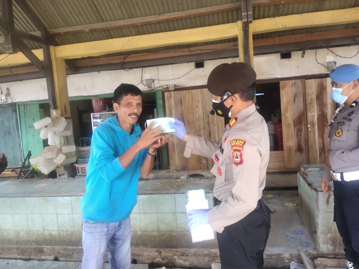 Bhabinkamtibmas Polsek Sangalla Kunjungi Usaha Mikro Kecil di Wilayah Binaan