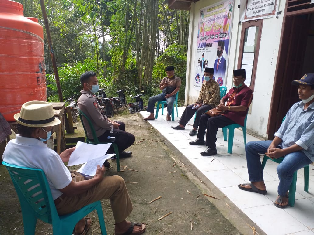Bhabinkamtibmas Polsek Mengkendek Door to door di wilayah binaan
