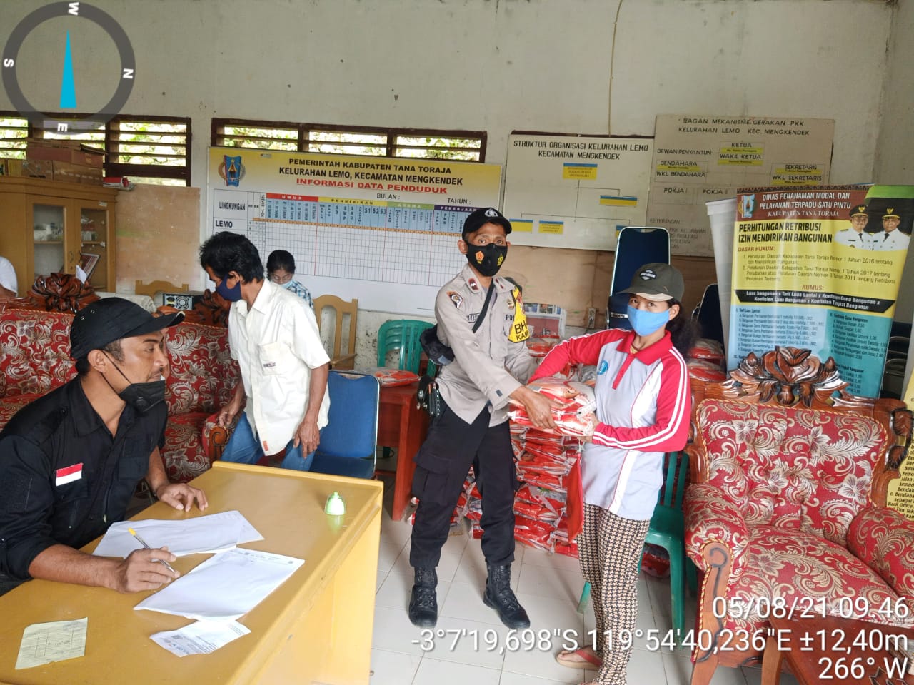 Bhabinkamtibmas Polsek Mengkendek Door to door di wilayah binaan