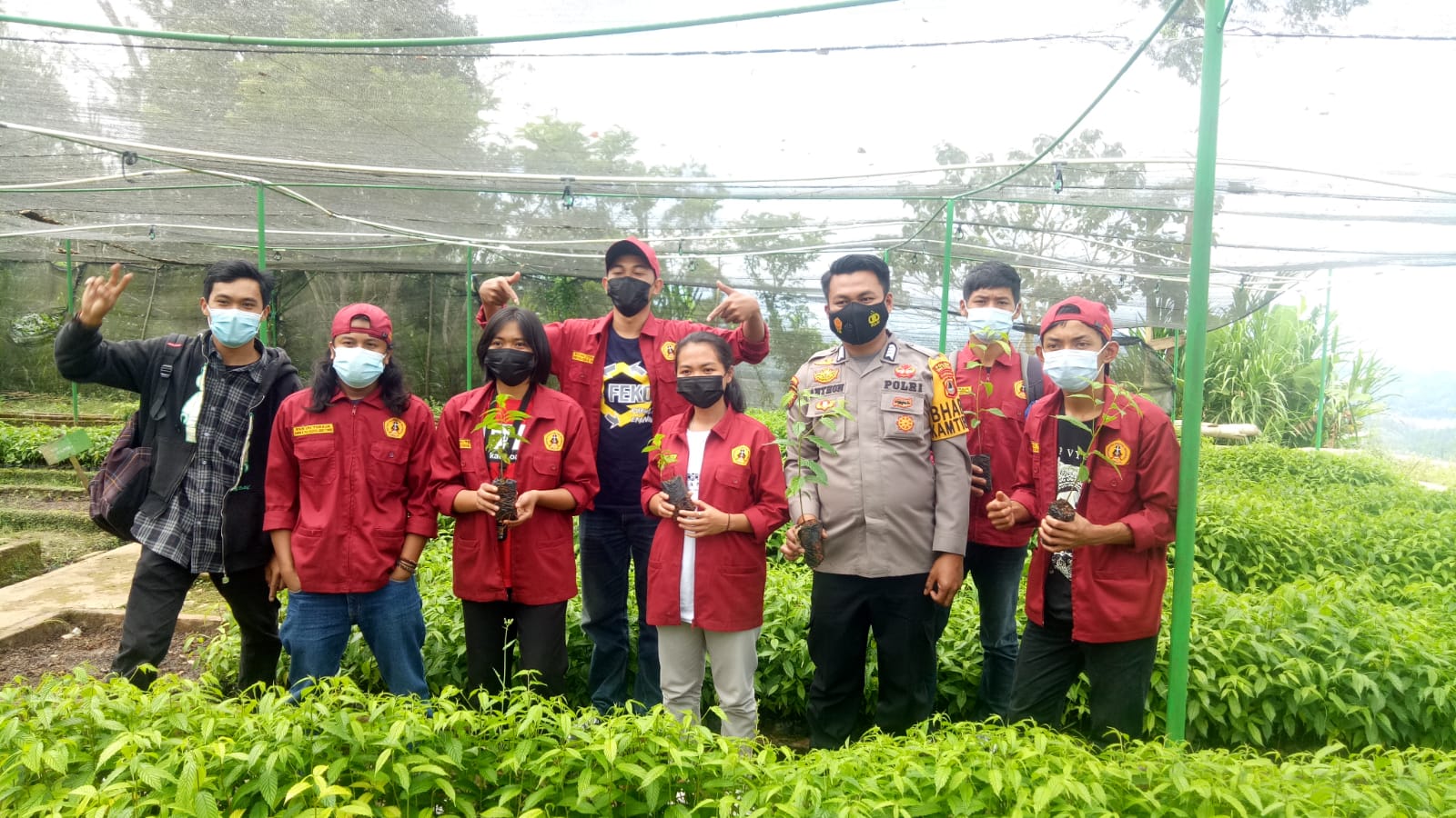 Bhabinkamtibmas Polsek Mengkendek Door to door di wilayah binaan