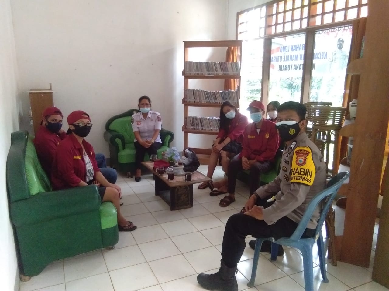 Bhabinkamtibmas Polsek Mengkendek Door to door di wilayah binaan